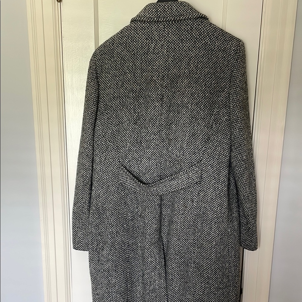 Chic Monochrome Herringbone Jacket - image 4